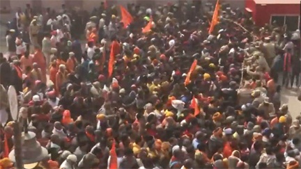 *अयोध्या में उमड़ी भीड़, व्यवस्था गड़बड़ाई, जेपी नड्डा ने दौरा टाला*