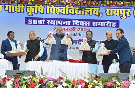 *इंदिरा गाँधी कृषि विश्वविद्यालय रायपुर के 38 वें स्थापना मनाया गया*
