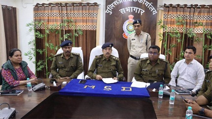 *कार से दो करोड़ का सोना जब्त*