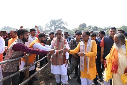 *मुख्यमंत्री श्री विष्णु देव साय पहुंचे शिवरीनारायण हेलीपेड*