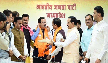 *पूर्व महाधिवक्ता शशांक शेखर सिंह भाजपा में शामिल*
