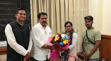 *मुख्यमंत्री की संवेदनशील पहल : मस्कट में बंधक बनाई गई जोगी दीपिका सुरक्षित छत्तीसगढ़ लौटी*