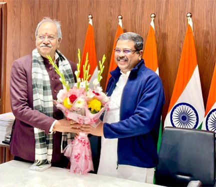 *केंद्रीय मंत्री से छत्तीसगढ़ के सभी जिलों में नवोदय व केंद्रीय विद्यालय शुरू करने का अनुरोध*
