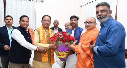 *रायपुर,मुख्यमंत्री साय को जन्मदिन पर उनके मंत्रिमंडल के सहयोगियों, जनप्रतिनिधियों, अधिकारियों सहित आम नागरिकों ने दी बधाई एवं शुभकामनाएं*