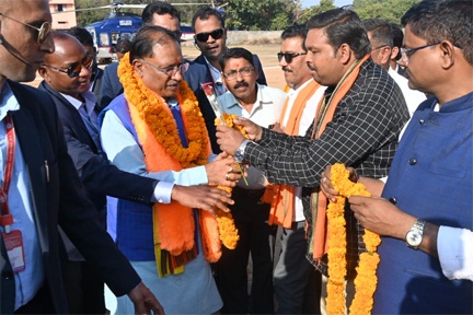 *मुख्यमंत्री श्री विष्णु देव साय का झलप हेलीपैड में गुरु रविदास महासभा के प्रतिनिधि एवं अधिकारियों ने किया आत्मीय स्वागत*
