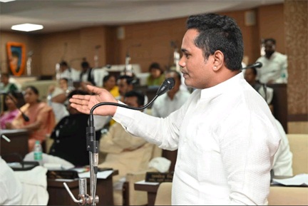 *रायपुर,पार्षद कामरान अंसारी ने न.पा.नि. के सामान्य सभा के बजट सत्र में अपने वार्ड की समस्याओं से कराया अवगत*