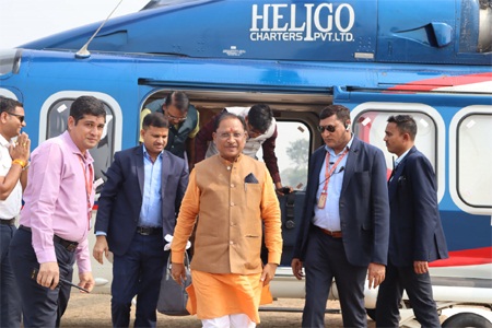 *मुख्यमंत्री श्री विष्णु देव साय रायगढ़ जिले के इंद्रप्रस्थ स्टेडियम हेलीपेड पुसौर पहुंचे*