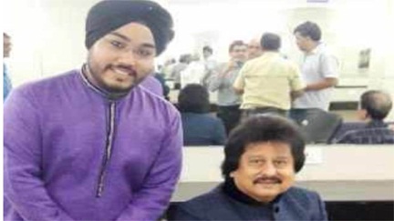 *शहडोल के गायक राजा सिंह से पंकज उधास ने कहा था कि मंच पर जाने से पहले एनर्जी को सहेज कर रखा *करो