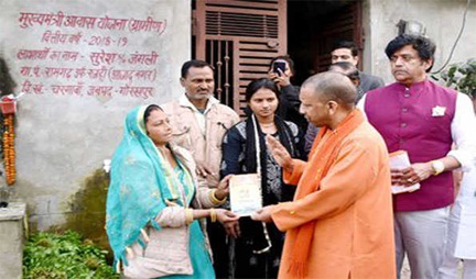 *गरीबों को कोई नहीं उजाड़ पाएगा :योगी*