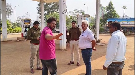 *देर रात बंदूक की नोक पर पेट्रोल पंप पर लूट*
