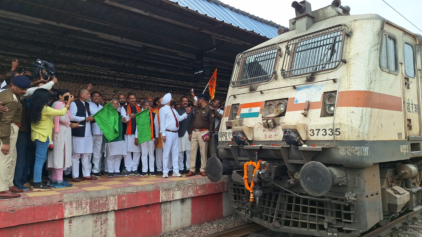 *दुर्ग,आस्था स्पेशल ट्रेन अयोध्या रवाना,हम सबके लिए सौभाग्य का पल इस पल का साक्षी बन रहे हैं किरण सिंहदेव भाजपा प्रदेश अध्यक्ष,सैफिया क़ुरैशी की रिपोर्ट*