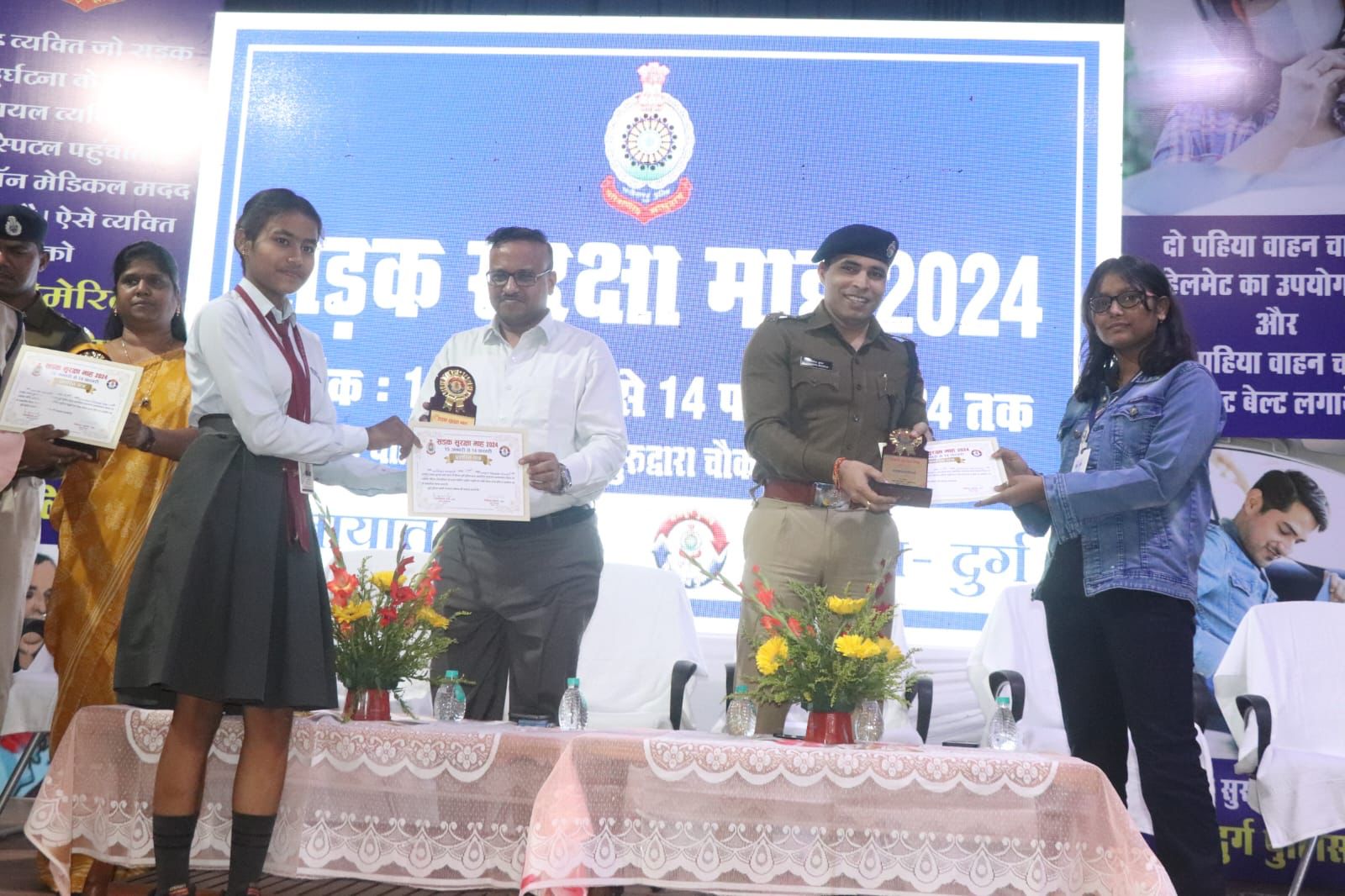 विग*बिना हेलमेट में 2074 एवं शराब पीकर वाहन चलाने वाले-65 वाहन चालको पर कार्यवाही की गई।*
