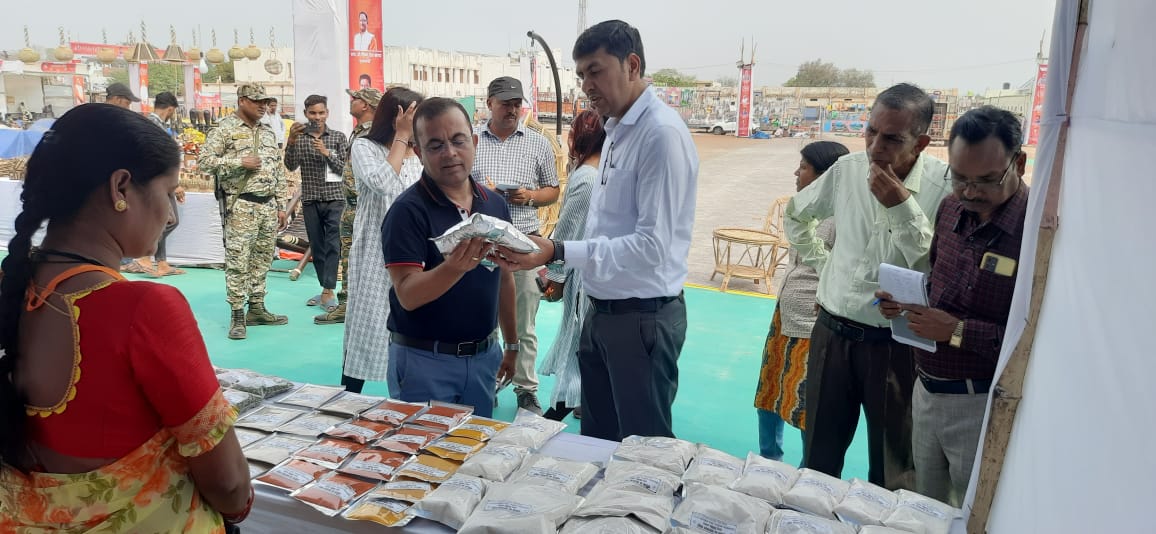 *कवर्धा,मीना बाजार क्राफ्ट मेला फूड स्टाल एवं संस्कृति कार्यक्रम बढ़ा रहे सरस् मेला की रौनक,दुखहरण सिंह ठाकुर की रिपोर्ट*