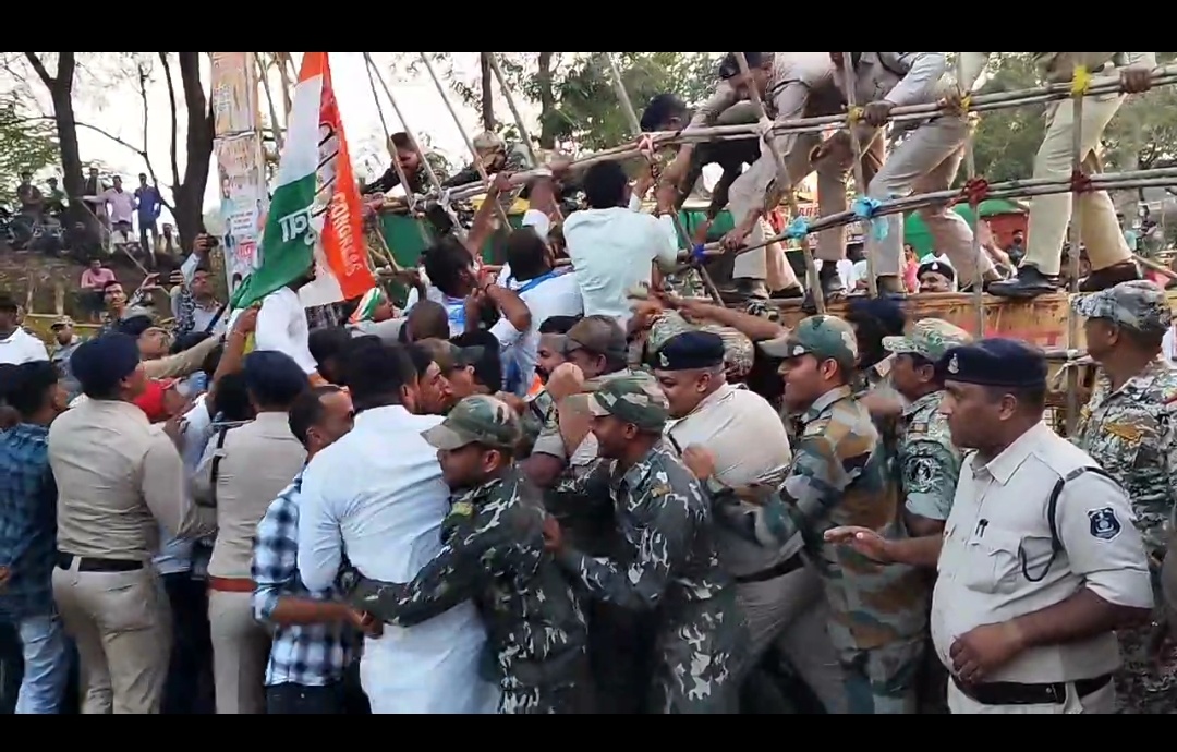 *कवर्धा,यूंकाइयो ने किया कलेक्टर कार्यालय का घेराव,सियासत दर्पण न्यूज़ से दुखहरण सिंह ठाकुर की रिपोर्ट*