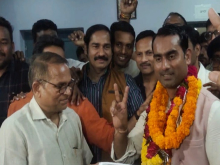 *रायपुर प्रेस क्लब चुनाव,प्रफुल्ल, ठाकुर,अध्यक्ष संदीप शुक्ला,उपाध्यक्ष वैभव पांडेय महासचिव,तृप्ति सोनी,संयुक्त सचिव,चुने गए,पढ़े पूरी रिपोर्ट*