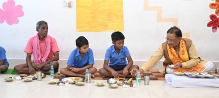 *अन्नदान महादान : स्कूली बच्चों को ‘न्योता भोजन’ में मिलेगा पौष्टिक आहार*