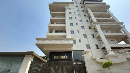 *आयकर विभाग ने रियल इस्टेट कारोबारियों के ठिकानों पर दी दबिश*