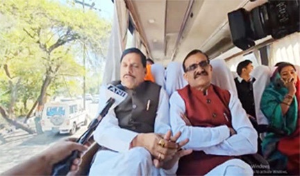 *यादव मंत्रिमंडल अयोध्या के लिए रवाना*
