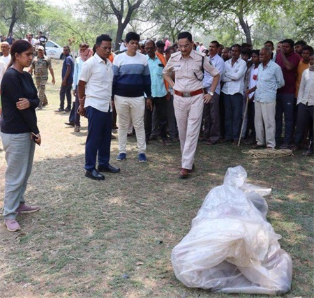 *रेत में दफन मिली युवा की लाश,सियासत दर्पण न्यूज़ की खबर*