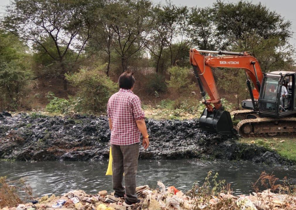 *तालाबो को भरने नहर व नालों की सफाई, शहर के नालों एवं नालियों की सफाई का कार्य निरंतर जारी:*