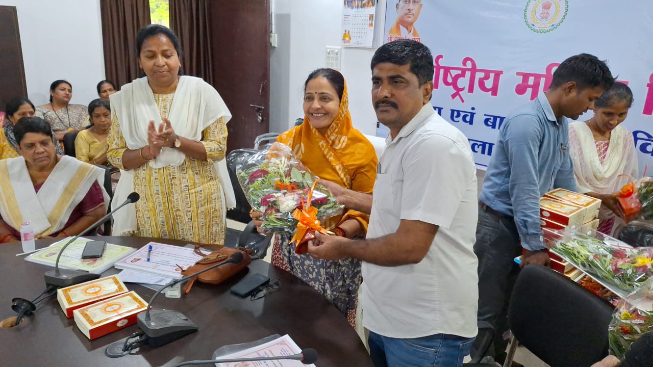 *दुर्ग,अंतर्राष्ट्रीय महिला दिवस के पूर्व संध्या पर महिलाओं को किया गया सम्मानित*