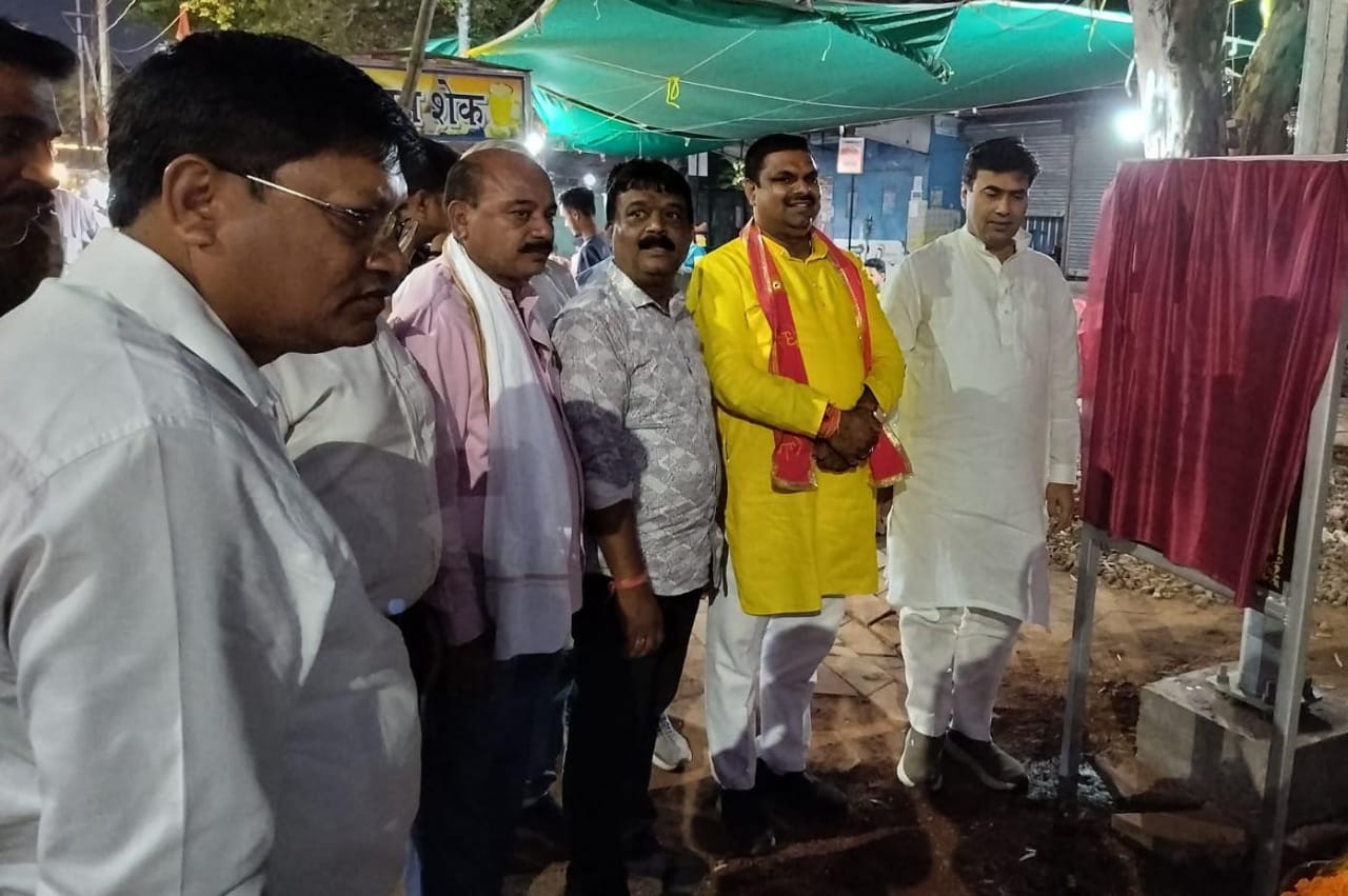*वेंटिंग जोन स्ट्रीट लाइट दूधिया रोशनी से जगमगाया, विधायक गजेंद्र यादव एवं महापौर धीरज बाकलीवाल ने किया शुभारंभ:सैफिया क़ुरैशी की रिपोर्ट*