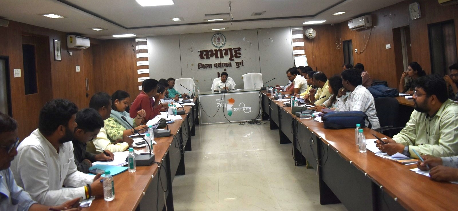 *मुख्य कार्यपालन अधिकारी ने ली समीक्षा बैठक,सैफिया क़ुरैशी की रिपोर्ट*
