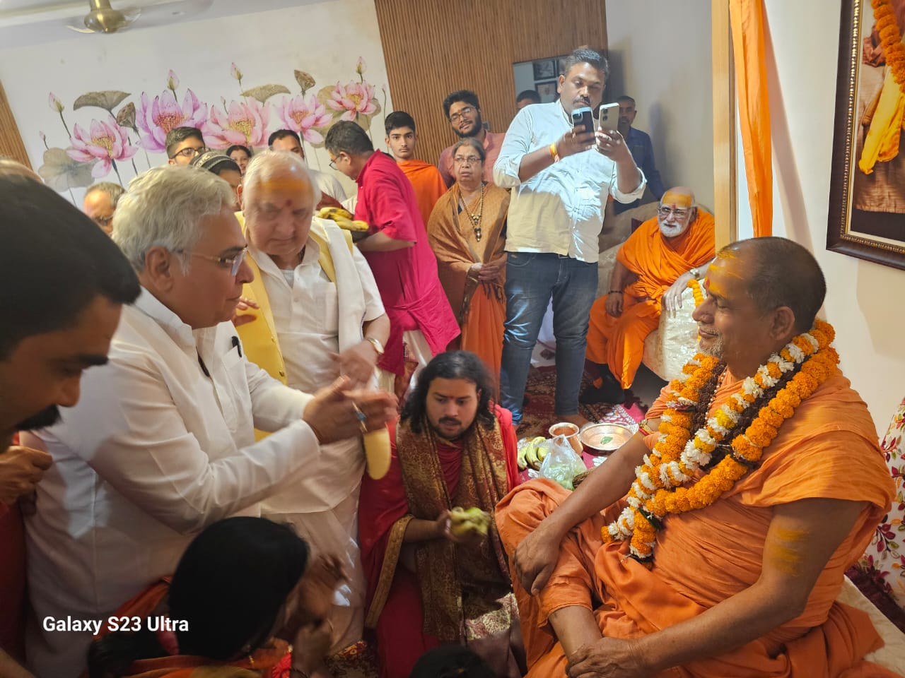 *दुर्ग,जगदगुरु शंकराचार्य स्वामी श्री सदानंद सरस्वती जी का आशीर्वाद ग्रहण किया। सैफिया क़ुरैशी की रिपोर्ट*
