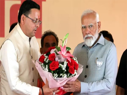 *पीएम मोदी ने जब पकड़ा सीएम धामी का हाथ, ऋषिकेश रैली में जमकर पीठ थपथपाई*