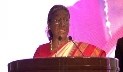 *विकास के मानकों का पुन: मूल्यांकन करना होगा : मुर्मू*