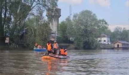 *श्रीनगर नाव हादसाः लापता तीन लोगों की तलाश जारी*
