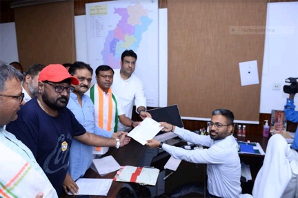 *गृहमंत्री विजय शर्मा के खिलाफ प्रदेश कांग्रेस अध्यक्ष दीपक बैज ने निर्वाचन आयोग से की शिकायत*