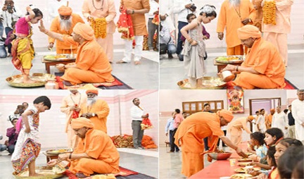 *योगी ने कन्या पूजन कर की मातृ शक्ति की आराधना*