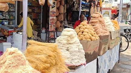 *ईद के लिए बाजारो में भीड़, खरीदी जमकर होने लगी*