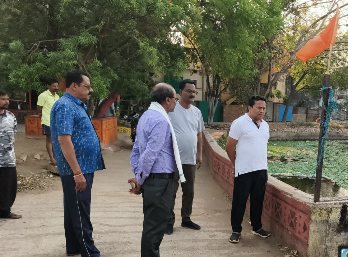 *आयुक्त पंहुचे पोलसाय तालाब के निरीक्षण करने,दिए प्रतिदिन सफाई करने के निर्देश:सैफिया क़ुरैशी की रिपोर्ट*