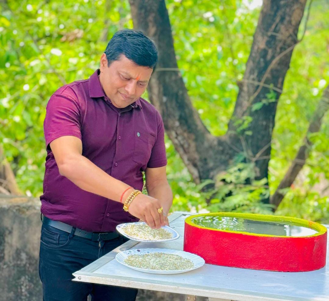 *आयुक्त ने पक्षियों के लिए निगम कार्यालय के छत पर मिट्टी के सकोरों में रखें दाना-पानी:सैफिया क़ुरैशी की रिपोर्ट*