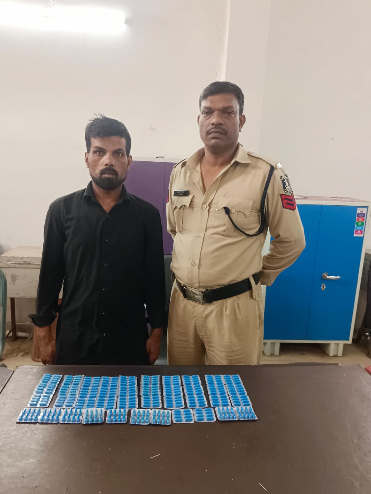 *सुखनंदन राठौर,अतिरिक्त पुलिस अधीक्षक शहर के मार्गदर्शन में मादक पदार्थों का विक्रय करने वालों के विरूद्ध विशेष अभियान चलाया जा रहा है।भिलाई,नशीली दवाईयों के साथ आरोपी गिरफ्तार*