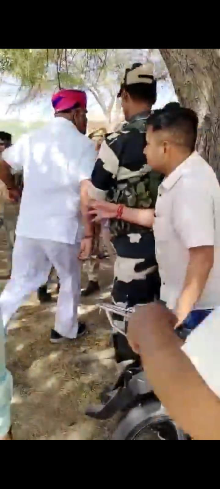 *बाबू सिंह राठौड़ एमएलए शेरगढ़ द्वारा बीएसएफ जवानों के साथ गाली गलौज, बदतमीजी व देख लेने की धमकी के विरोध में मुख्य चुनाव आयुक्त को लिखा पत्र। रणबीर सिंह महासचिव*