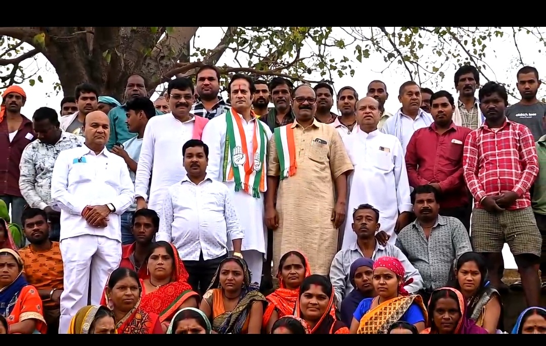 *रायपुर लोकसभा प्रत्याशी विकास उपाध्याय ने सिमगा ब्लॉक् के किरवई मे देर रात्रि जनसभा को संबोधित किया*