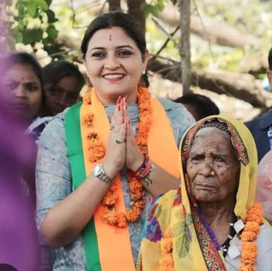 *पंडरिया,तपती धूप और नवरात्र उपवास के बीच खाली पैर जनता से लोक सभा में प्रधानमंत्री नरेंद्र मोदी के लिए आशीर्वाद माँग रही पंडरिया विधायक भावना बोहरा,,दुखहरण सिंह ठाकुर की रिपोर्ट*