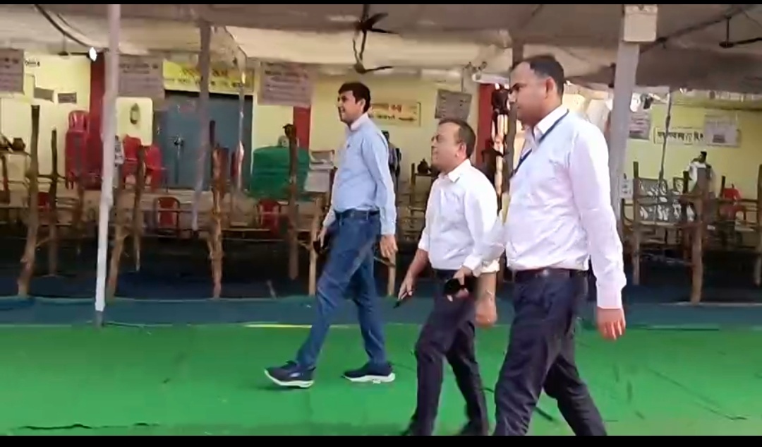 *कवर्धा,मतदान समाग्री वितरण की तैयारी पूरी, कलेक्टर ने किया कृषि उपज मंडी स्थल का अवलोकन किया,दुखहरण सिंह ठाकूर की रिपोर्ट*