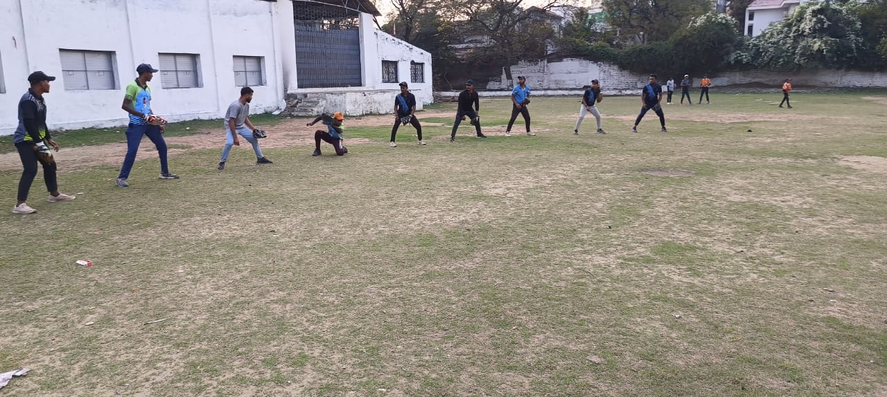 *अंतर विश्वविद्यालय सॉफ्टबॉल प्रतियोगिता पुरुष वर्ग का कैंप छत्तीसगढ़ स्कूल में प्रारंभ*