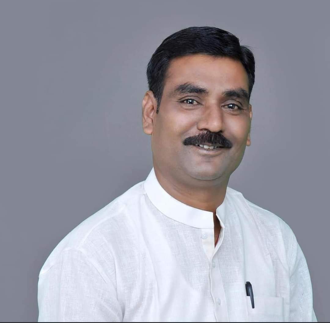 *रायपुर,छत्तीसगढ़ प्रदेश कांग्रेस कमेटी के सचिव कमलेश मिश्रा के नाम से फर्ज़ी फेसबुक एकाउंट बनाकर लोगों से पैसे की मांग करने वाले अज्ञात व्यक्ति की साइबर सेल में शिकायत*