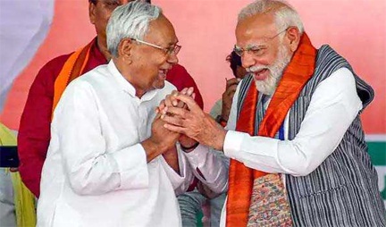 *मतगण्ना से एक दिन पहले मोदी से मिले नीतीश*