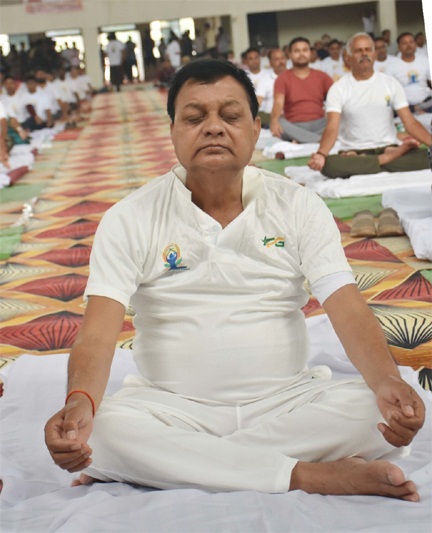 *योग न केवल शरीर और मन को स्वस्थ रखता है, बल्कि यह पूरे विश्व को शांति और सद्भावना का संदेश भी देता है: मंत्री लखन लाल देवांगन*