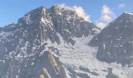 *जम्मू-कश्मीर में स्लेज सवार का शव थाजवास ग्लेशियर से मिला*