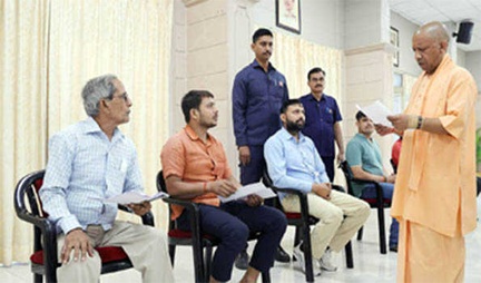 *योगी ने फिर शुरु किया जनता दर्शन*