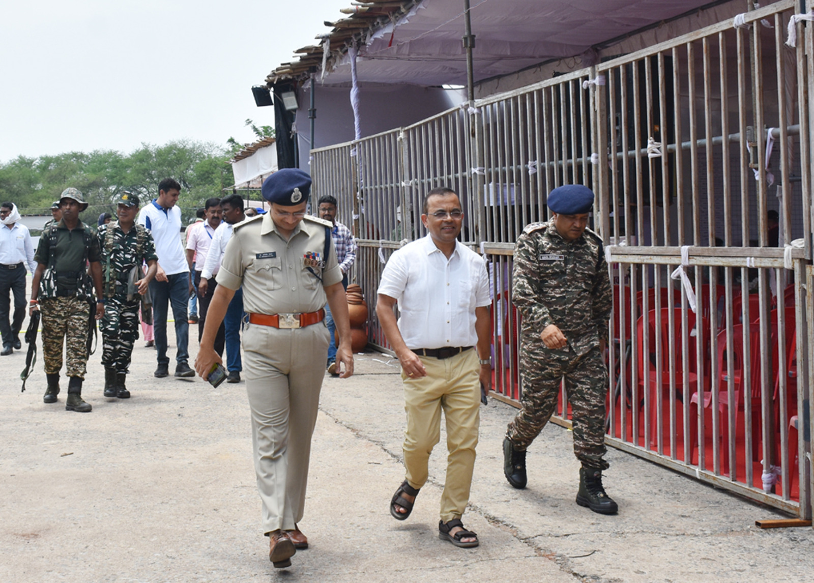 *कवर्धा,कलेक्टर एस,पी पहुँचे क़ृषि मंडी किया मतगणना स्थल का निरिक्षण लिया तैयारियों का जायजा,दुखहरण सिंह ठाकुर की रिपोर्ट*