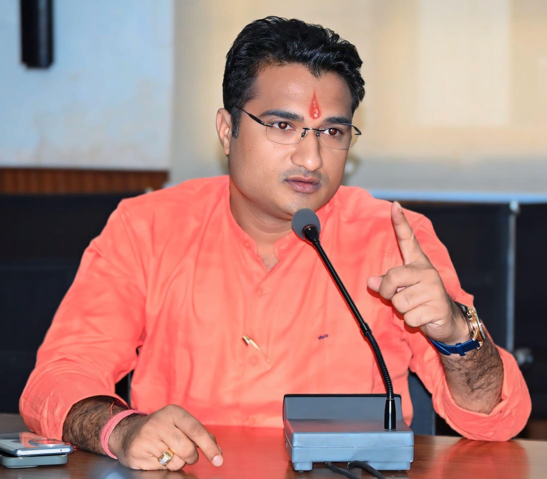 *कवर्धा,तुकाराम चंद्रवंशी ने सामान्य सभा बैठक में खाद,बीज और विद्युत की समस्या का उठाया मुद्दा,दुखहरण सिंह ठाकुर की रिपोर्ट*