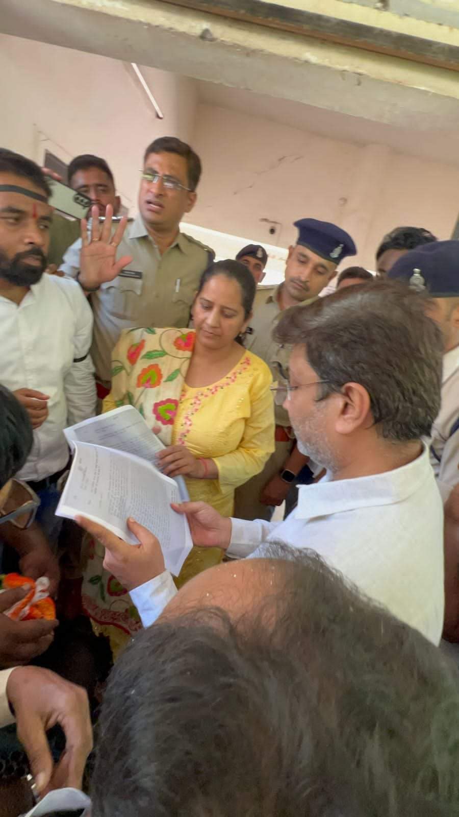 *रायपुर,कांग्रेस, ने किया नगर पंचायत कार्यलय का घेराव सीएमओ को सौंपा ज्ञापन,सियासत दर्पण न्यूज़ रिपोर्ट*
